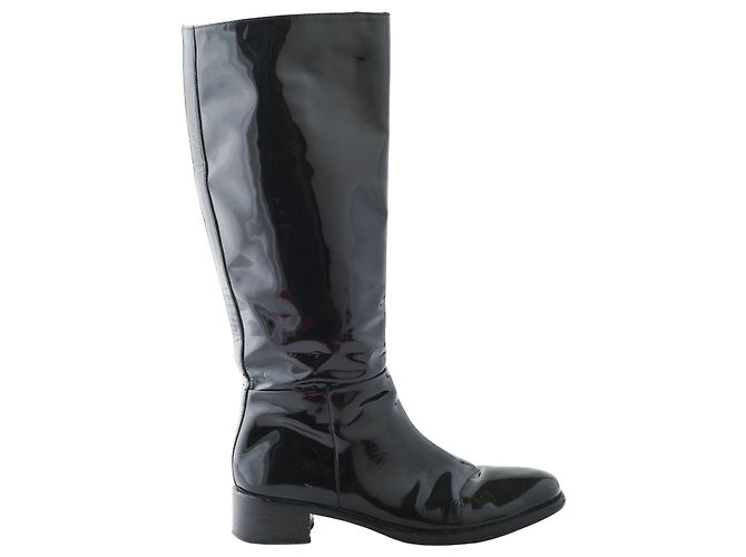 Botas Prada de charol negro