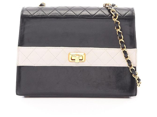 Bolsa de Ombro Chanel Matelassé Preto Branco