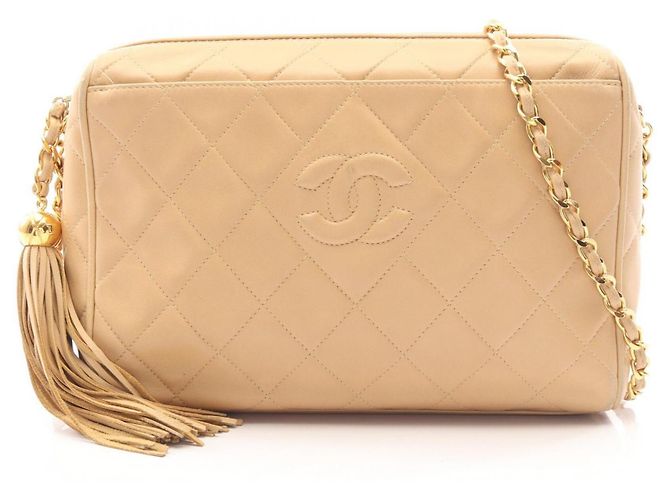 Bolsa de ombro Chanel Matelassé com tassel Bege
