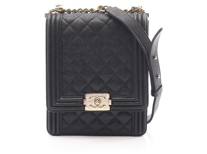 Borsa a tracolla Chanel Boy Matelassé in pelle nera Nero
