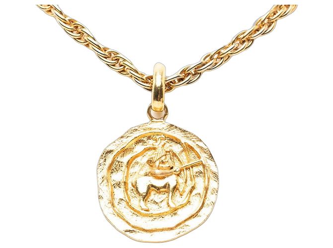 Chanel Goldplattierter Coco Mark Pferde-Medaillon-Halskette Golden