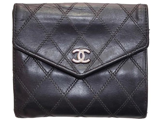 Portafoglio Chanel Classic in pelle nera trapuntata Nero