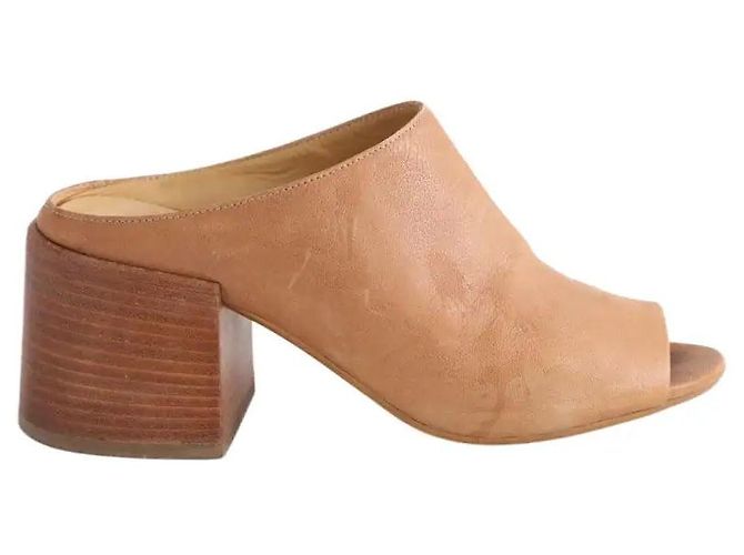 Maison Martin Margiela Mules in Camel Kamel