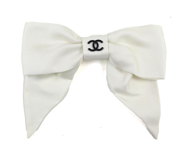 Timeless Barrette Chanel COCO Mark Ribbon de seda Accesorio para el cabello Blanco