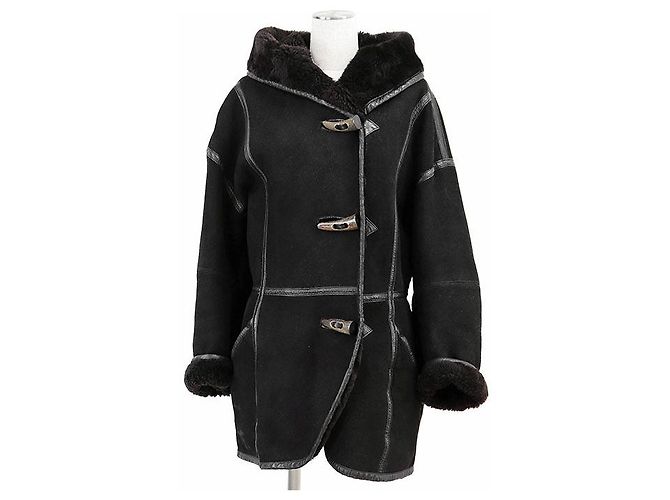 Lammfellmantel ISSEY MIYAKE Schwarz
