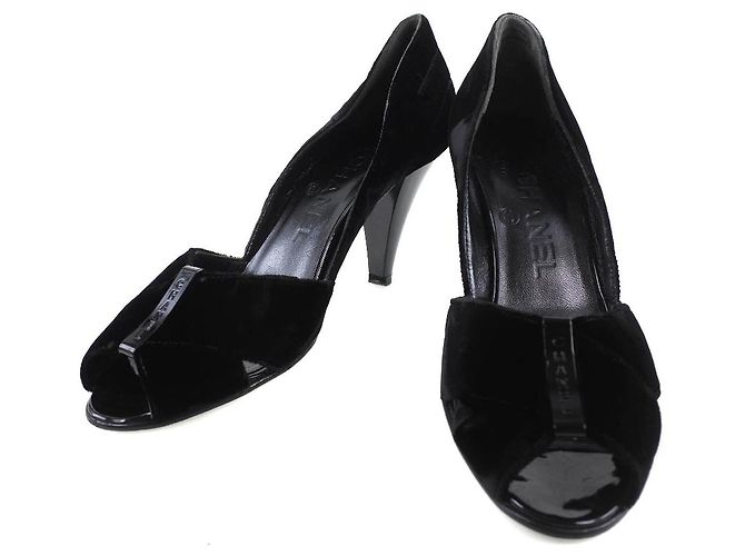 Classique Escarpins en cuir Chanel Noir