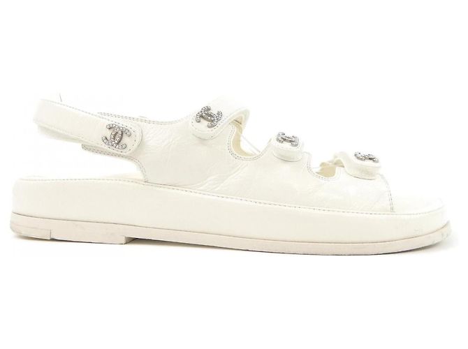 Timeless Chanel Sandalen aus Lammfell Weiß