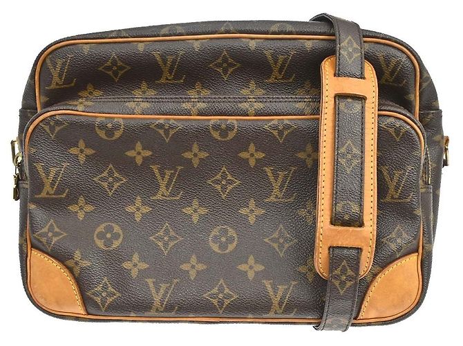 Louis Vuitton Nil Messenger Monogram Canvas 28 Marrom