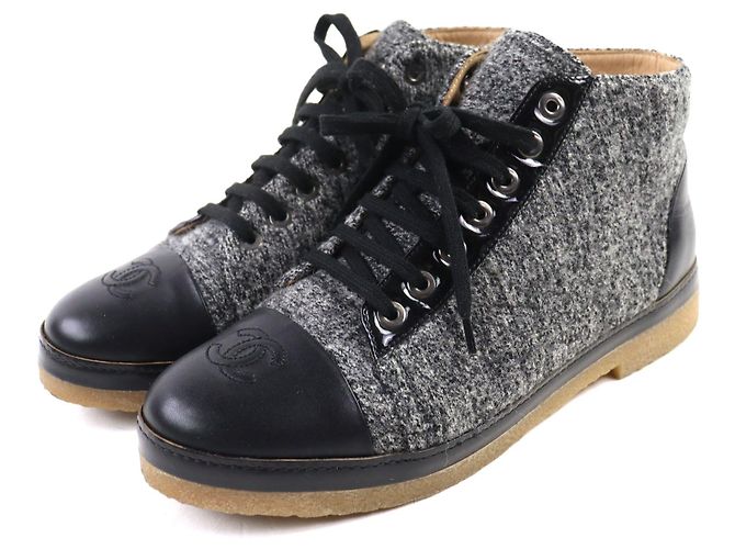 Timeless Sneakers in tweed Chanel Marrone Nero