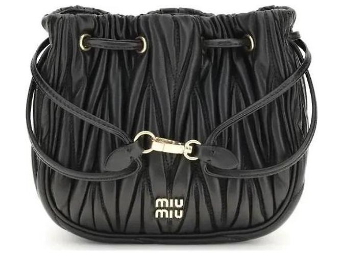 Miu Miu Matelassé Mini Beuteltasche aus Nappaleder Schwarz
