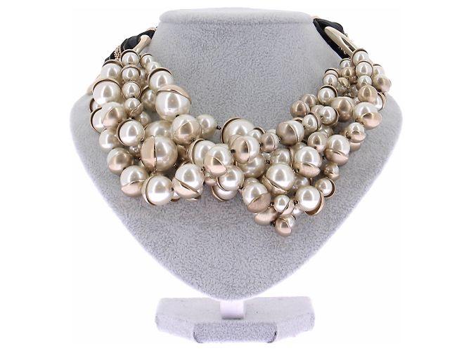 Colar Dior de pérolas dourado