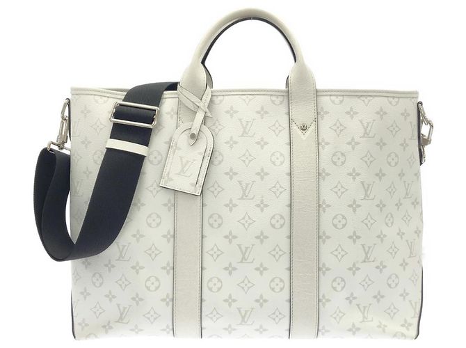 Sac cabas Louis Vuitton Taiga Lama Weekend M30919 Blanc