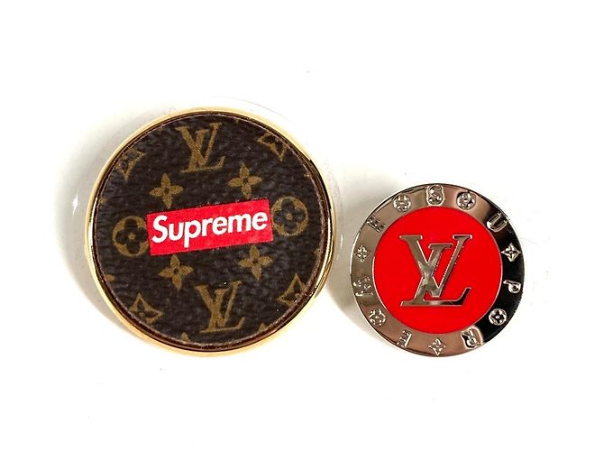 Ensemble de broches Monogram Louis Vuitton x Supreme Marron Argenté Rouge