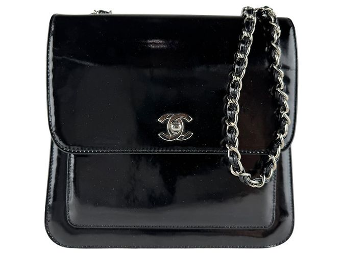 Borsa a tracolla Chanel in pelle vernice Nero