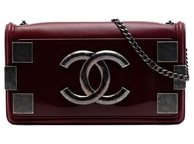 Chanel Boy Brick Horizontal Flap in agnello rosso e acrilico Bordò