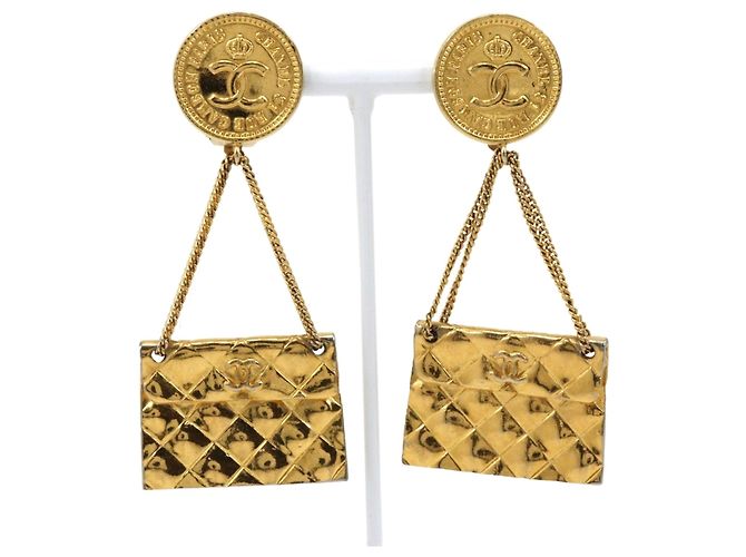 Boucles d'oreilles à clip dorées Chanel