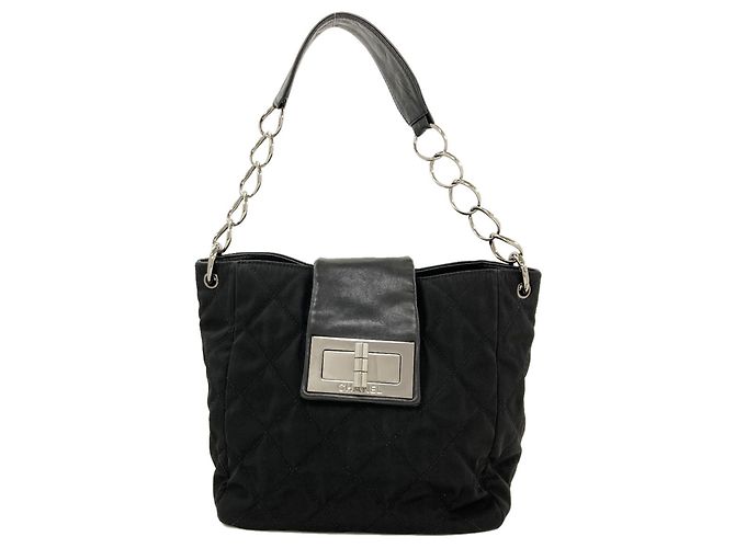 Bolsa de Ombro Chanel Matelassé Preto