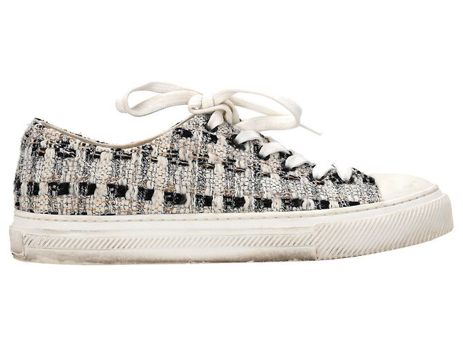 Sneakers Goldie di Stuart Weitzman in tweed multicolore