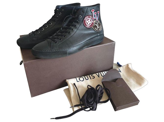 Louis Vuitton Sneakers Alte in Pelle Nera con Patch Nero