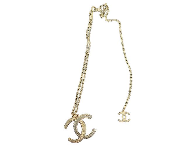 Collar Chanel CC con doble colgante dorado y verde Verde oliva Gold hardware