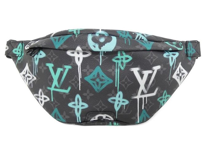 Bolsa de Ombro Louis Vuitton Discovery Bumbag Monogram Eclipse Preto