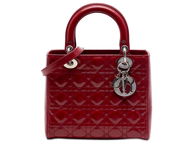 Lady Dior Cannage en charol rojo, tamaño Medium Roja Burdeos