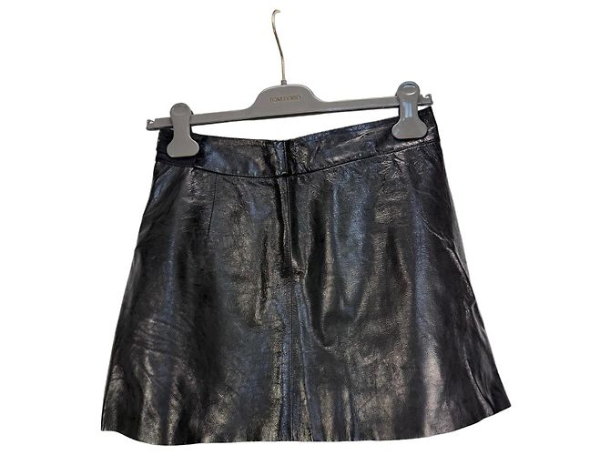Alice + Olivia Saia evasê de couro preto