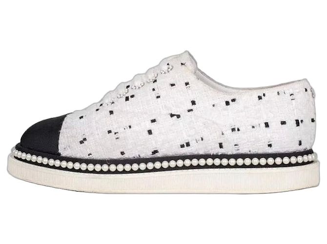Baskets en textile blanc Chanel avec bout contrasté Taille 36 Occasion
