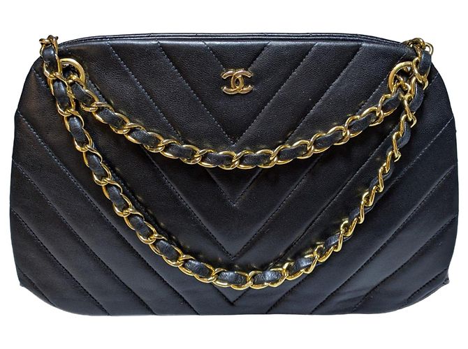 Timeless Borsa Chanel Chevron in pelle di agnello nera Nero