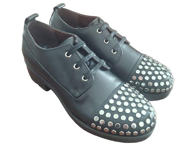 Autre Marque Scarpe stringate in pelle nera con borchie Nero 