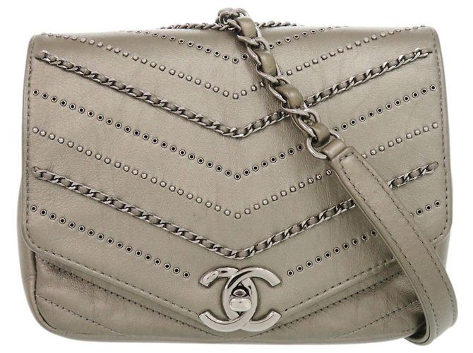 Bolsa de ombro em couro Chanel Chevron Coco Mark Marrom