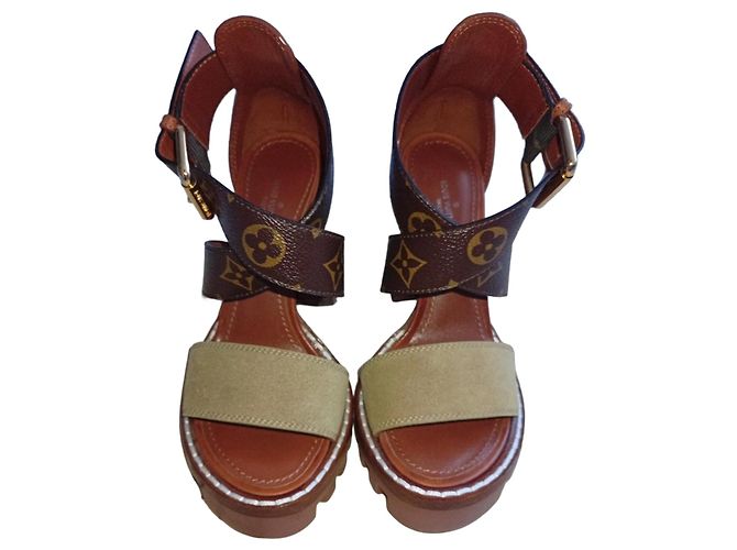 Louis Vuitton Sandali platform Monogram Suede Marrone Beige