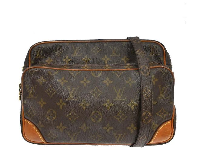 Louis Vuitton Nil Messenger Monogram Canvas 28 Marrom
