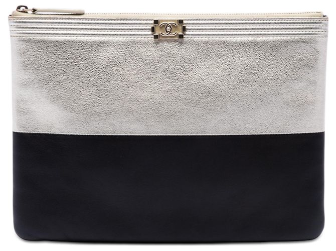 Clutch Boy O Case in pelle di capra bicolore nero Medium di Chanel