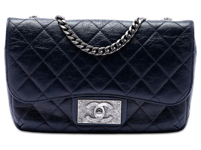 Chanel Blue Medium Quilted Glazed Calfskin CC Plate Flap Azul Azul marinho