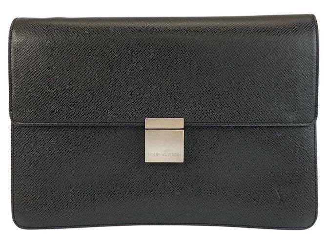 Pochette en cuir Louis Vuitton Taiga Selenga Noir