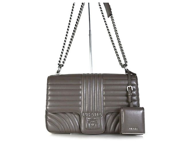 Prada Borsa a tracolla con catena Grigio