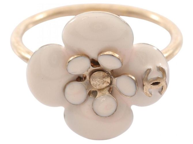 Anel de banda Chanel Coco Mark Flower Branco Dourado
