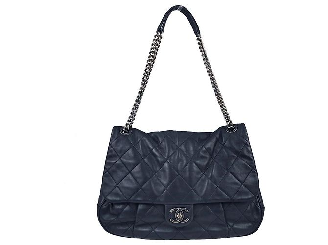 Chanel Flap Shoulder em couro Azul marinho