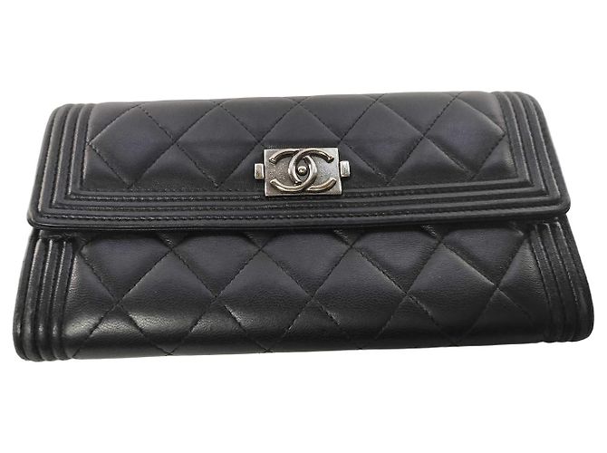 Chanel Boy Flap gestepptes Lammleder Long Schwarz