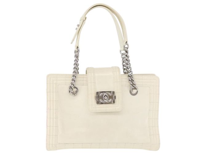 Tote Boy Chanel en piel de becerro vitrificada Small Blanco