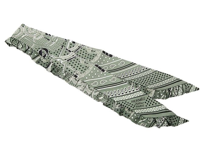 Pañuelo de seda Twilly Hermès Green Eperon d Or Bandana Ruffled Verde Verde claro