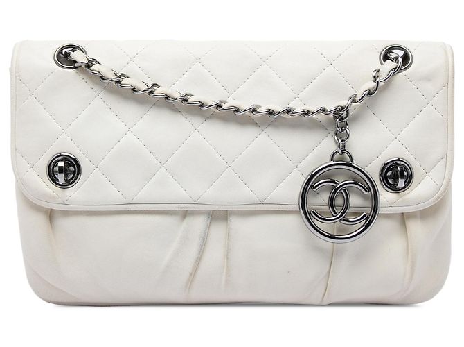 Chanel Blanco CC Acolchado de Cordero Doble Cierre Giratorio
