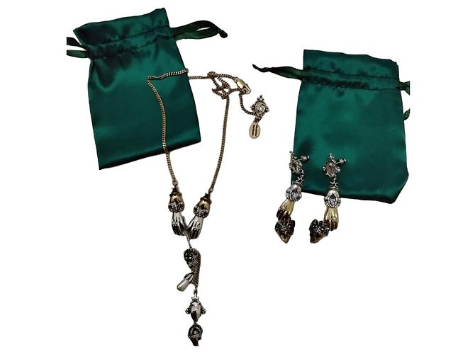 Conjunto de colar e brincos com motivo de mão e caveira Alexander McQueen