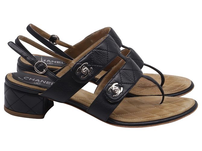 Timeless Chanel Slingback-Sandalen mit Interlocking CC Logo aus schwarzem Lammleder