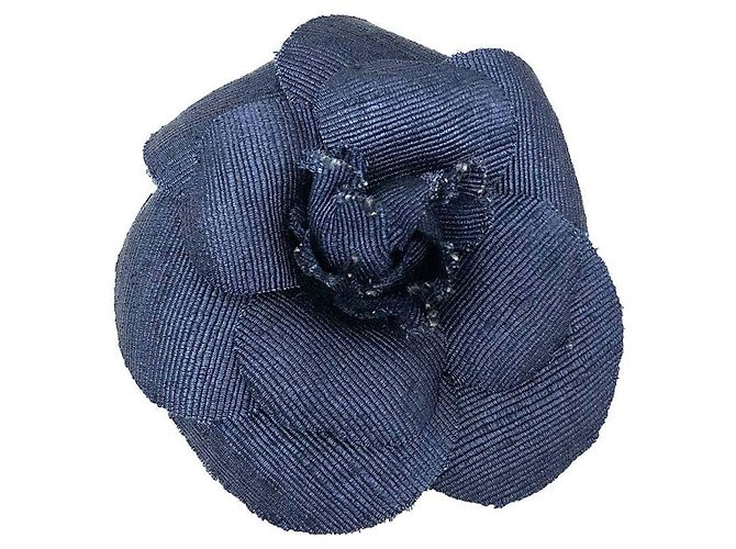 Spilla Camelia Chanel in blu navy