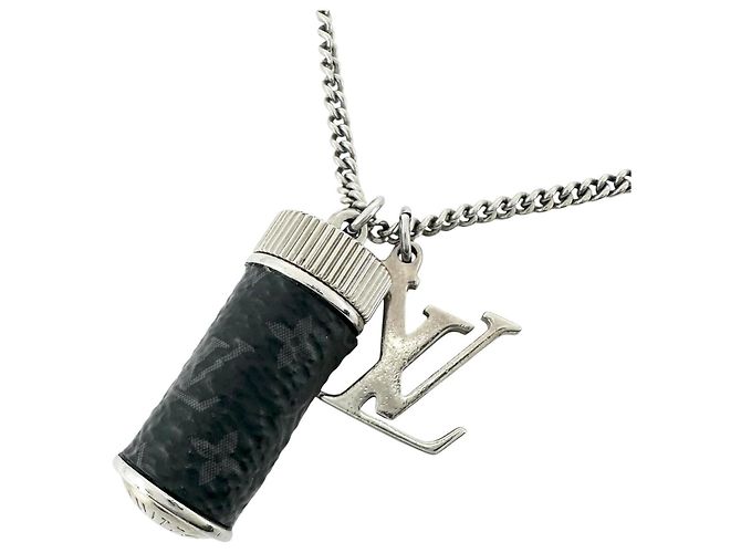 Colar Louis Vuitton Charms Monogram Eclipse Prata