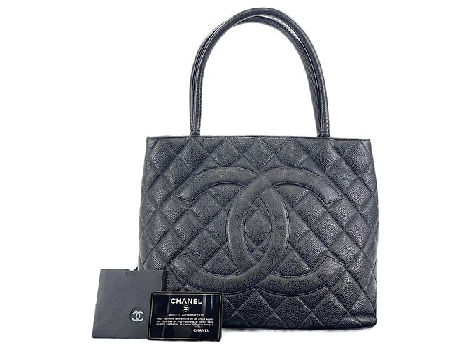 Borsa Tote Chanel Reissue in nero