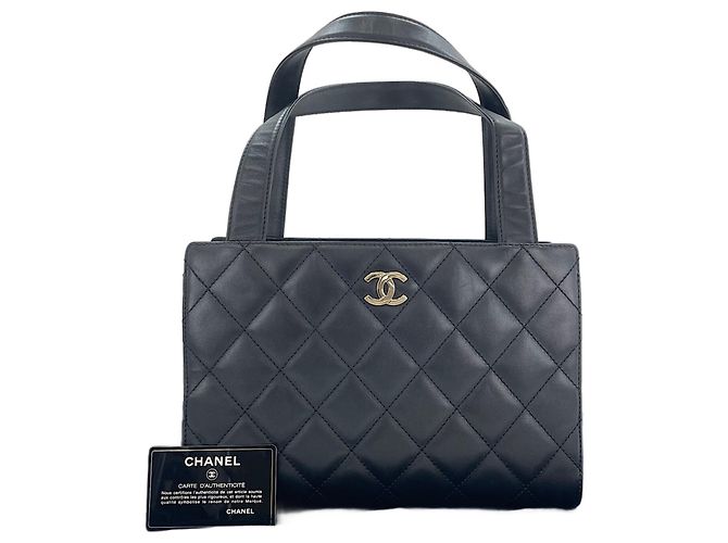 Chanel Matelassé Handtasche Schwarz