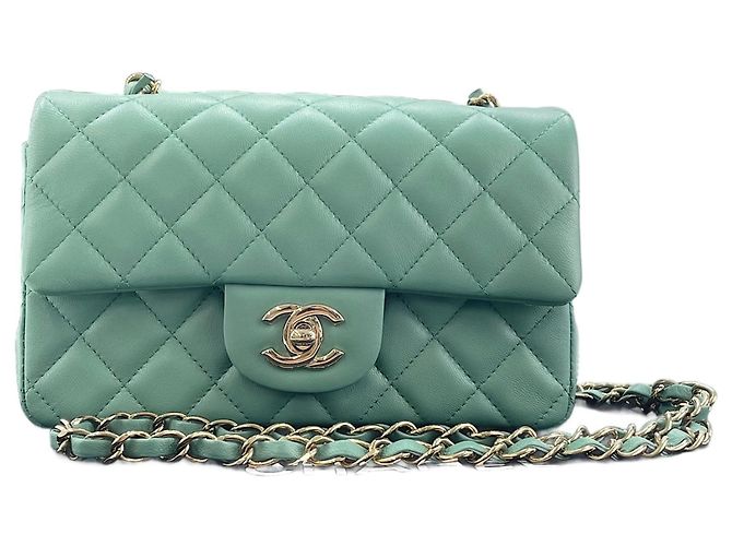 Chanel Mini Matelassé Schultertasche in Grün